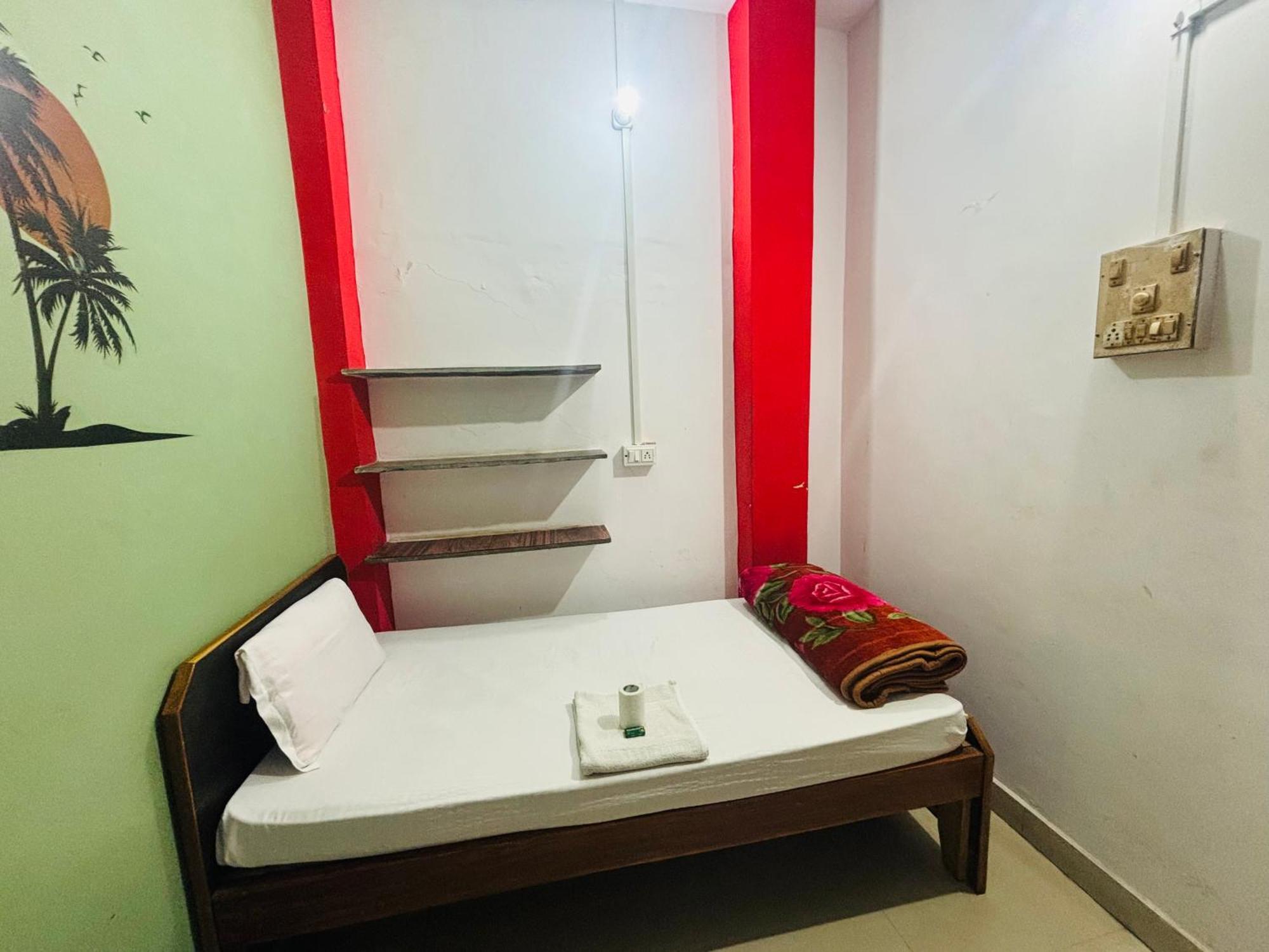 Indra Paying Guest House 바라나시 외부 사진